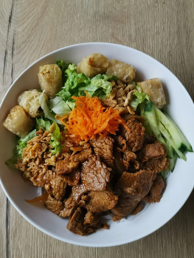 Bo Bun Boeufs Oignons Citronnelle Et Nem